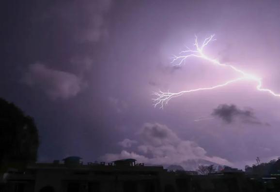 近期雷雨天气频发，浙江两人遭雷击身亡